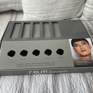 REM beauty stand